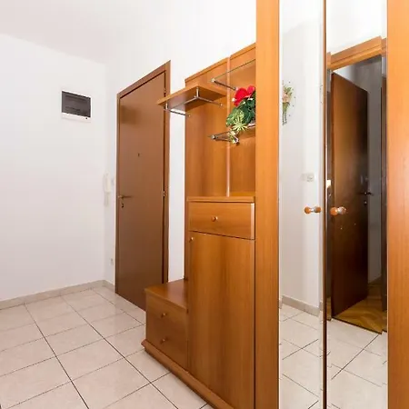 Apartment Dormir Split ספליט